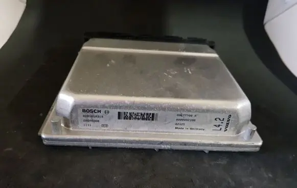Volvo XC70 Engine control unit/module 086777708A