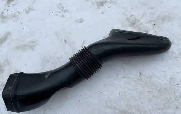 Volvo V70 Air intake duct part 8638624 6760