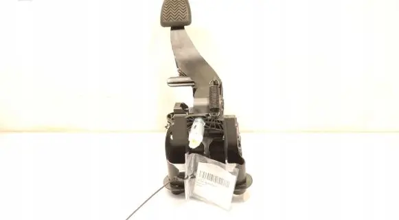 Toyota Aygo AB40 Clutch pedal 