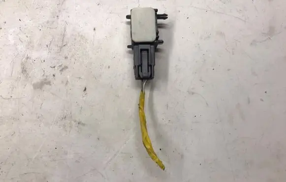 Hyundai Santa Fe Airbag deployment crash/impact sensor SA320080000