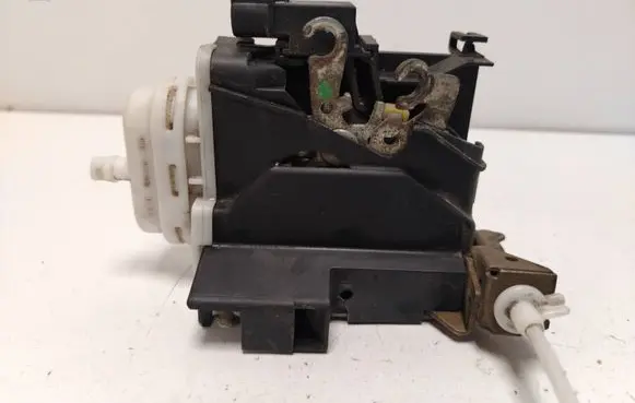 Audi A3 S3 8L Front door lock 4D0173 9D1837015A