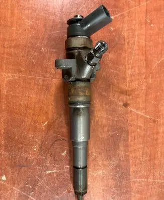 BMW 5 E60 E61 Fuel injector 7794652