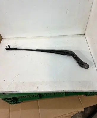 Front wiper blade arm