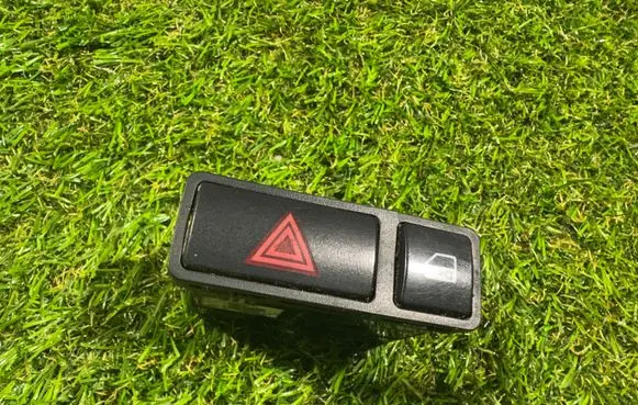 BMW 3 E46 Hazard light switch 8368920