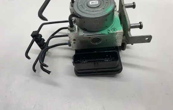 Mercedes-Benz C W205 ABS Pump A2539011400