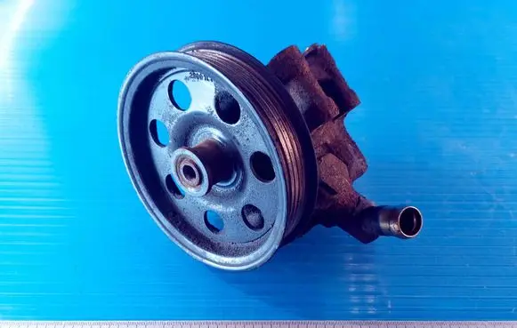 Ford Focus Power steering pump 29001L1