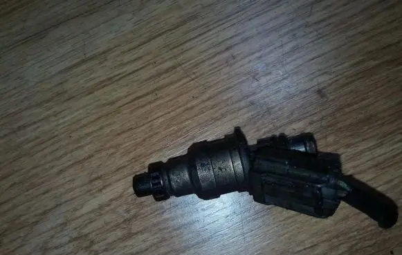 Mazda 323 Fuel injector inp482
