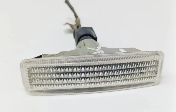 Front fender indicator light
