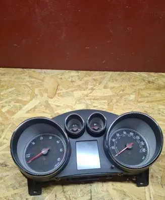 Opel Astra J Speedometer (instrument cluster) 13414069