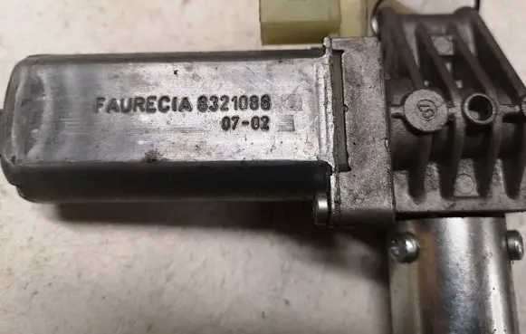 BMW 5 E60 E61 Seat adjustment motor 8321086 0390203233