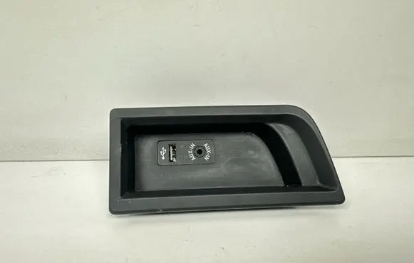 BMW 1 F20 F21 USB socket connector 58450710