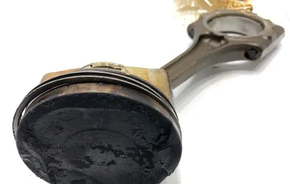 Lexus CT 200H Piston with connecting rod 