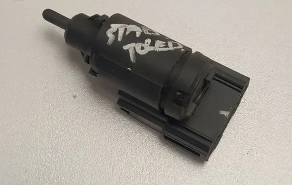 Volkswagen Touran I Brake pedal sensor switch 1J0945511C