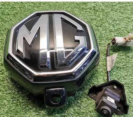 Manufacturer badge logo/emblem