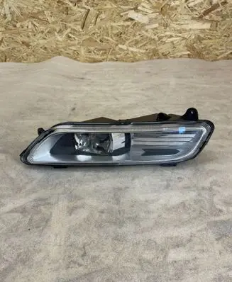 Volkswagen PASSAT B7 Front fog light