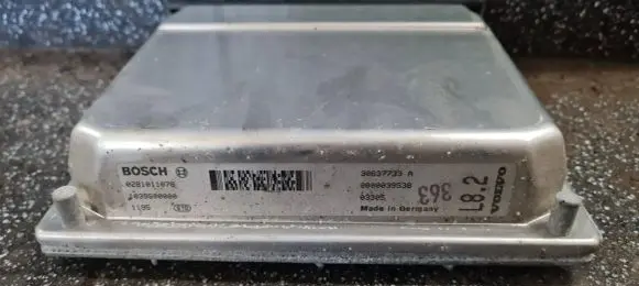 Volvo V70 Engine control unit/module 0281011078