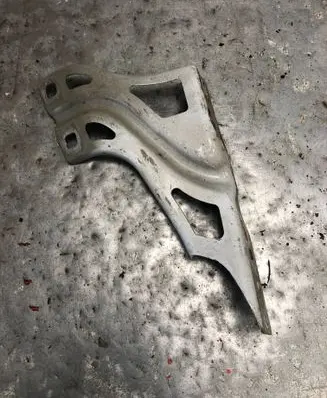 Audi Q3 8U Fender mounting bracket 8U0821136BILI 8U0821136