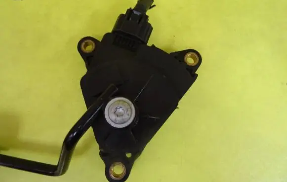 Nissan Micra Accelerator throttle pedal 18002AX700