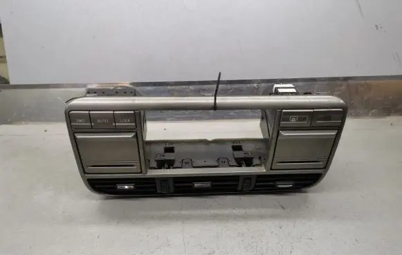 Radio/GPS head unit trim