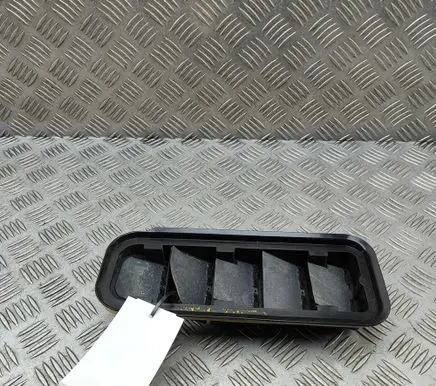 Volvo XC40 Quarter panel pressure vent 31449325