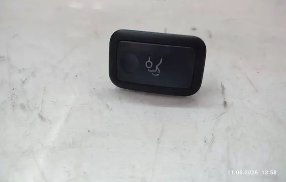 Mercedes-Benz C W204 Tailgate opening switch A2048707051