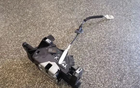 Ford Fusion II Front door lock AE8A5421813CF