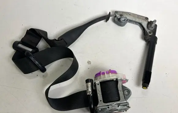 Ford Mustang VI Front seatbelt FR3B63612D64AH