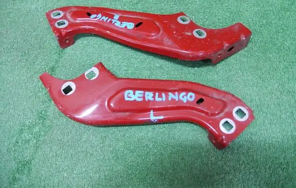 Citroen Berlingo Fender mounting bracket