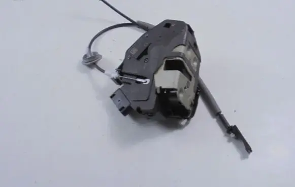 Volvo S60 Front door lock 31301739