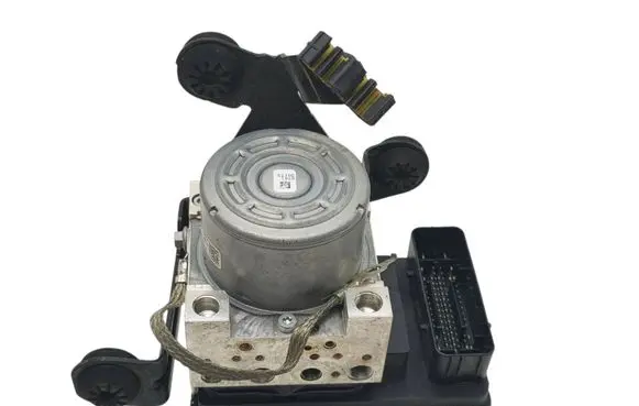 Volvo XC90 ABS Pump 31680098 P31680101
