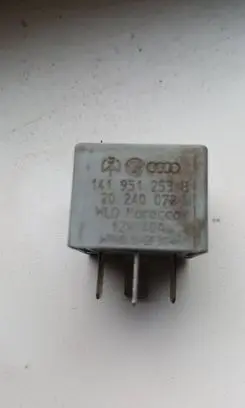 Volkswagen PASSAT B5.5 Other relay 141951253B 20240072