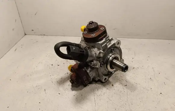 BMW 7 F01 F02 F03 F04 Fuel injection high pressure pump 0445010617 7800123