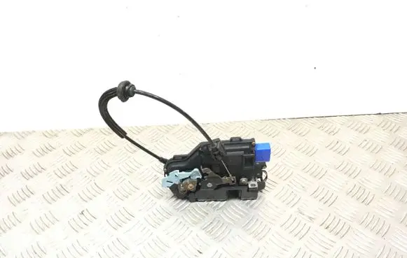 Skoda Octavia Mk2 (1Z) Front door lock 3D2837015 A00473