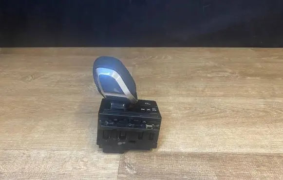Jaguar F-Pace Gear shifter/selector M8A214C559CA