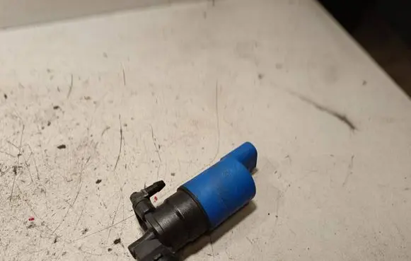 Jaguar XF X260 Windscreen/windshield washer pump AV6113K082AA