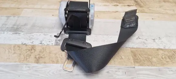 Toyota Avensis T250 Rear seatbelt 7337005081 E11041026 041026