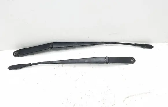 Front wiper blade arm