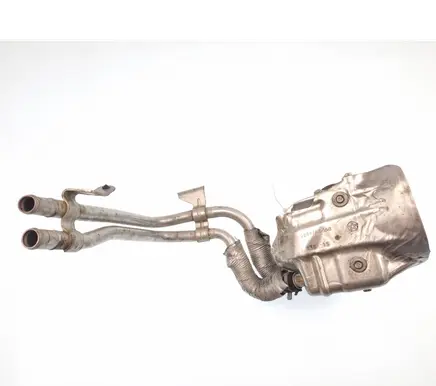 Oil filter mounting bracket