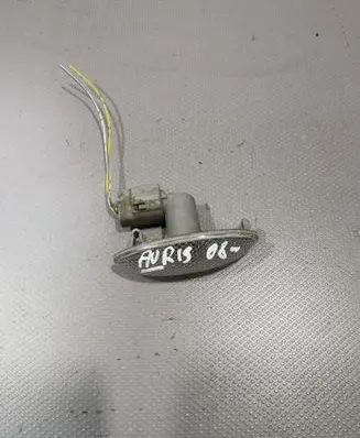 Toyota Auris 150 Front fender indicator light 