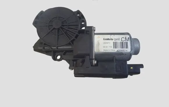 Hyundai Santa Fe Front door window regulator motor 404469A5