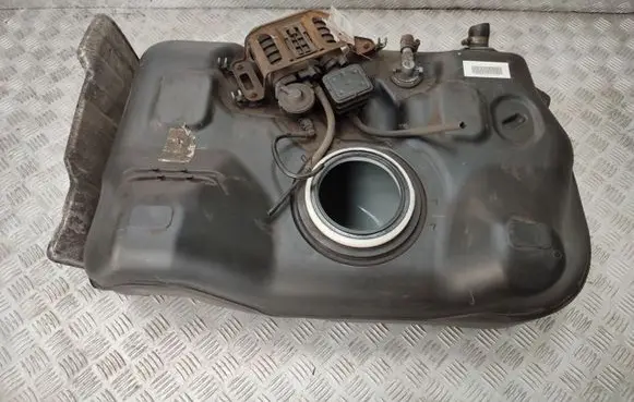 Toyota Avensis T220 Fuel tank 