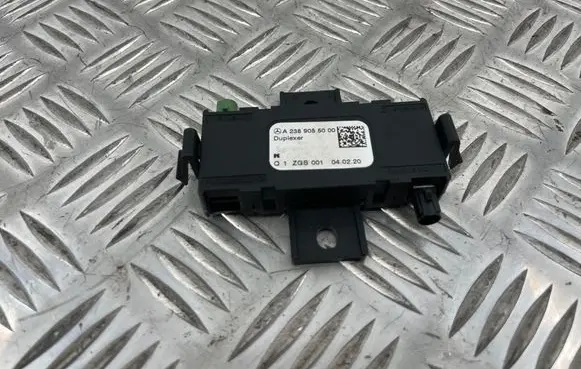 Mercedes-Benz C W205 Aerial antenna amplifier A2389055000