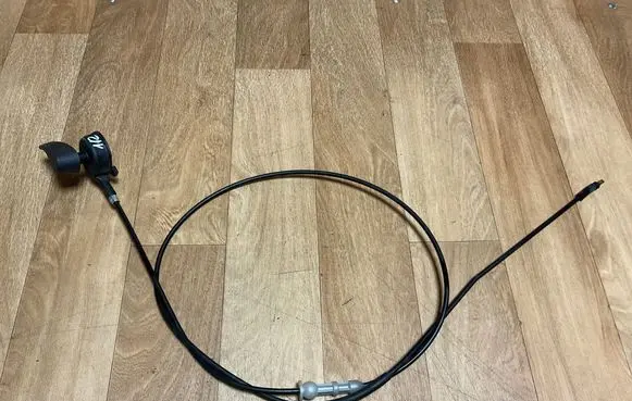 Renault Megane III Engine bonnet/hood lock release cable 