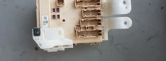 Toyota Auris E180 Fuse box set 8273012X71 63586755 8922102480