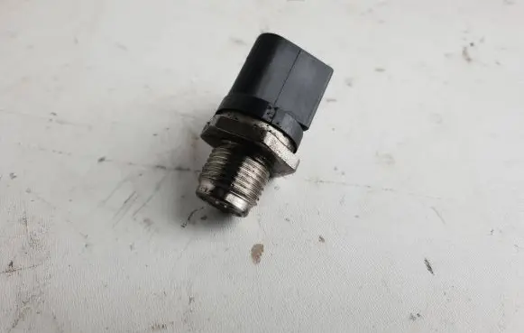 BMW 3 E92 E93 Fuel main line pipe 0281002968