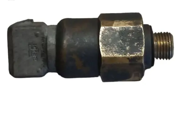Volkswagen Golf IV Oil pressure sensor 6N0919081A