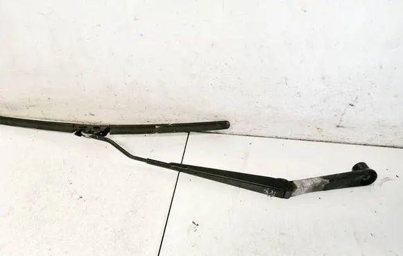 Jeep Grand Cherokee (WK) Front wiper blade arm