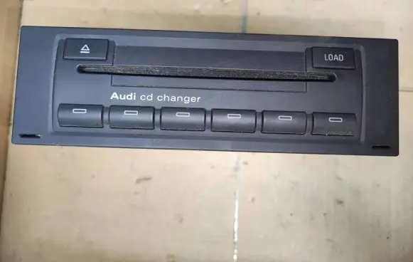Audi A4 S4 B6 8E 8H CD/DVD changer 8E0035111D AUZZAE2046059