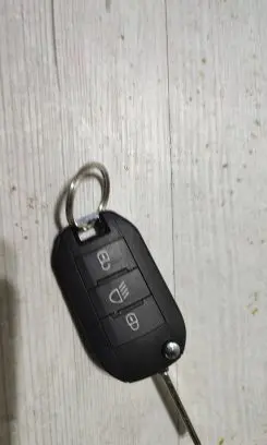 Opel Corsa F Ignition key/card 