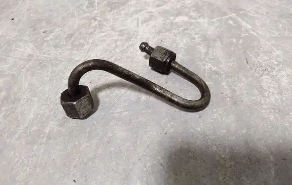 Fuel injector supply line/pipe